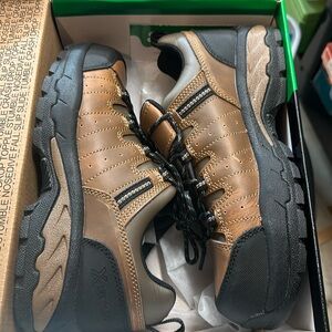 SR MAX men’s safety shoe. composite toe. new in box size 9.5